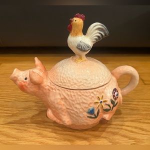Pig rooster teapot
